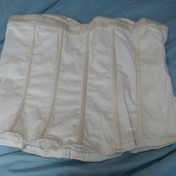 White corset - Picture 2 of 9